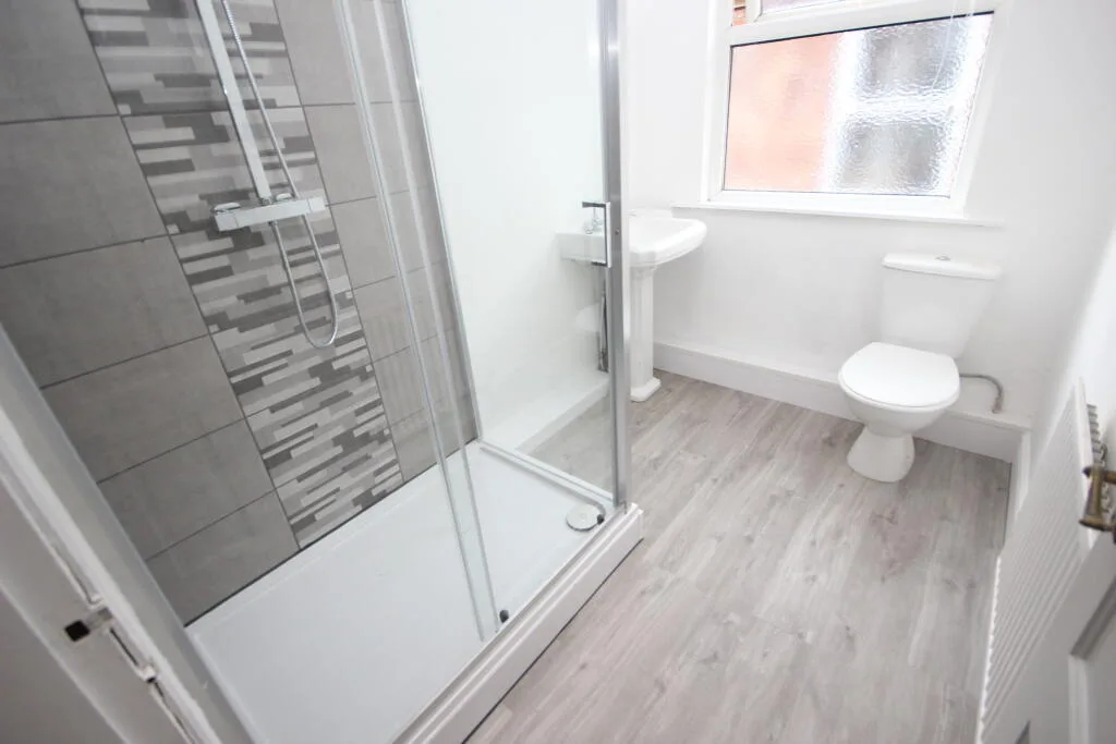 6 bedroom terraced house for rent