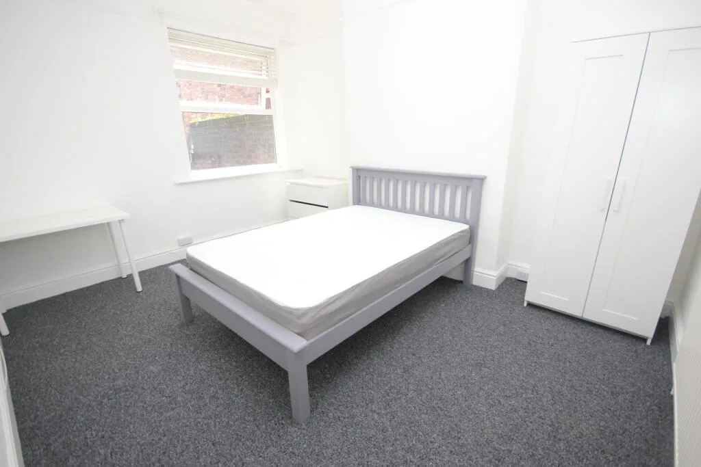 6 bedroom terraced house for rent