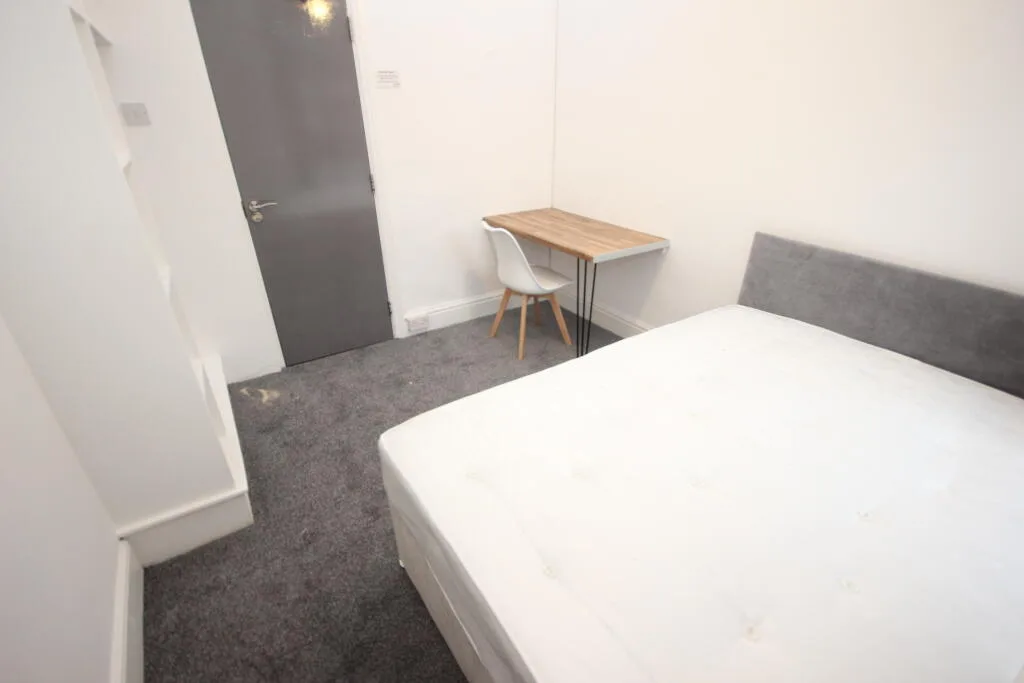 6 bedroom terraced house for rent