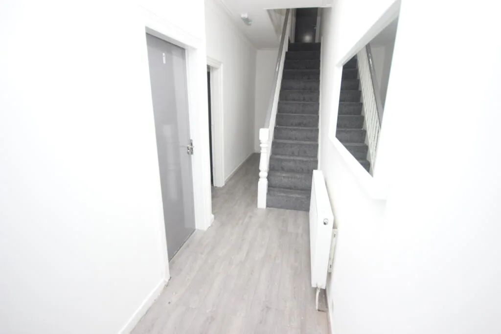 6 bedroom terraced house for rent