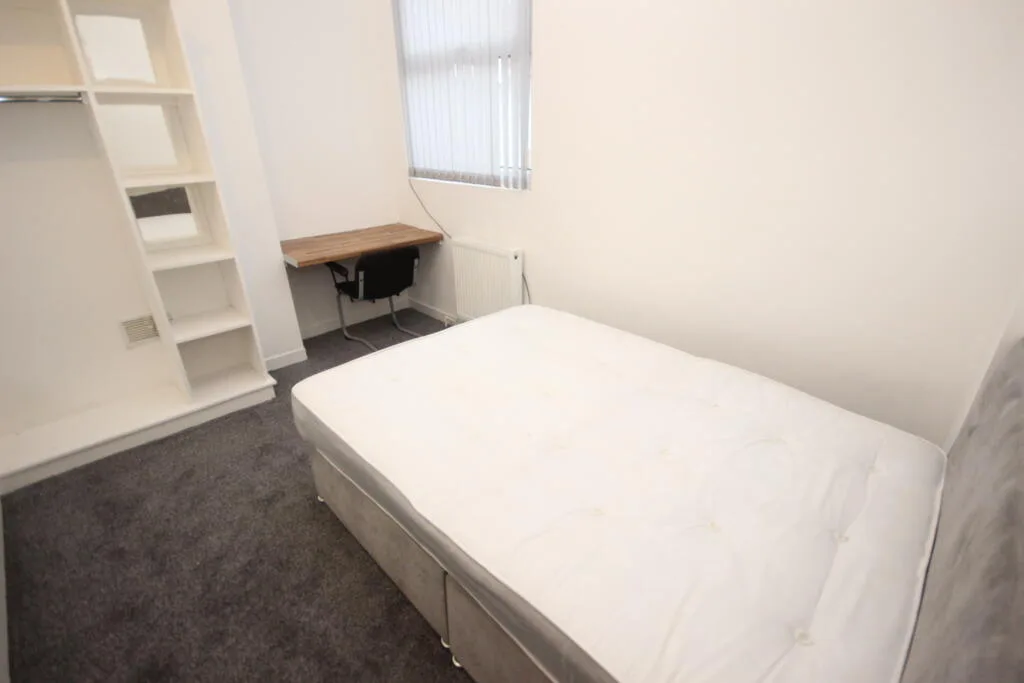 6 bedroom terraced house for rent