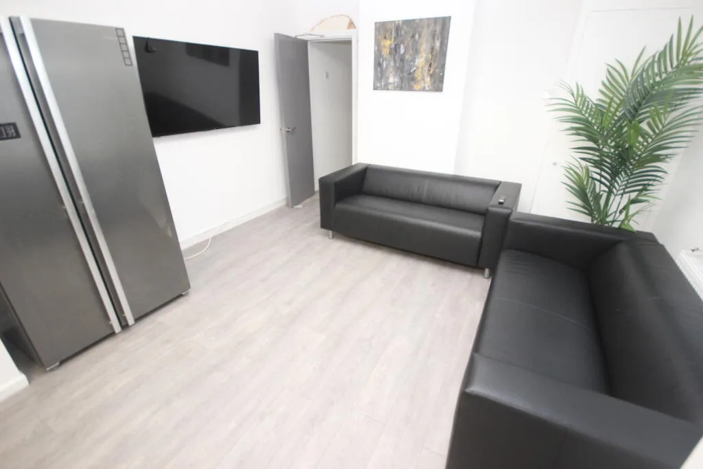 6 bedroom terraced house for rent