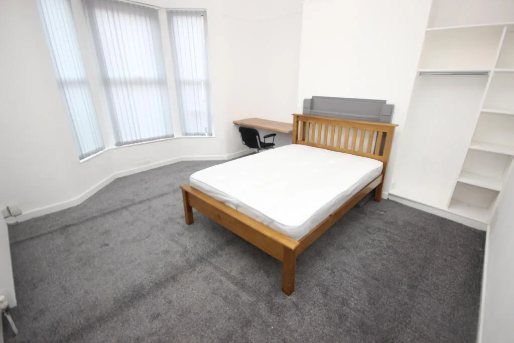 6 bedroom terraced house for rent