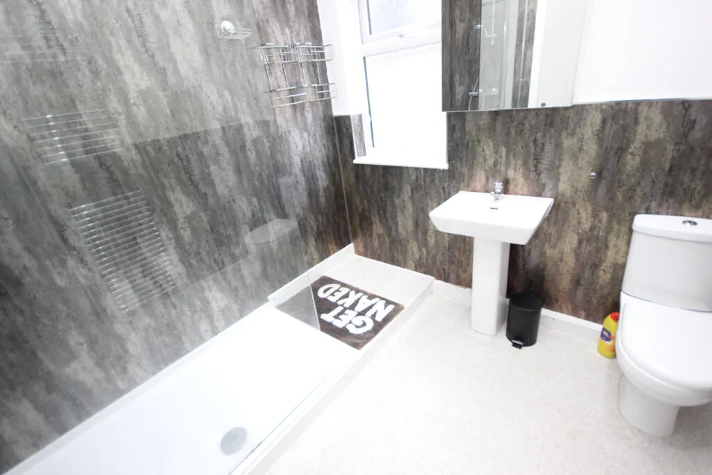 4 bedroom end of terrace house for rent