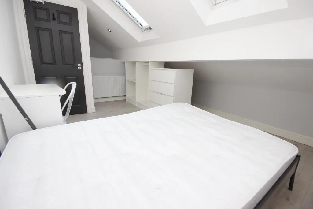 6 bedroom terraced house for rent