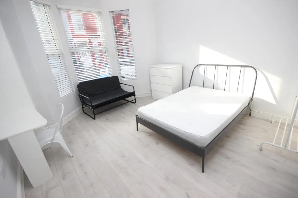 6 bedroom terraced house for rent