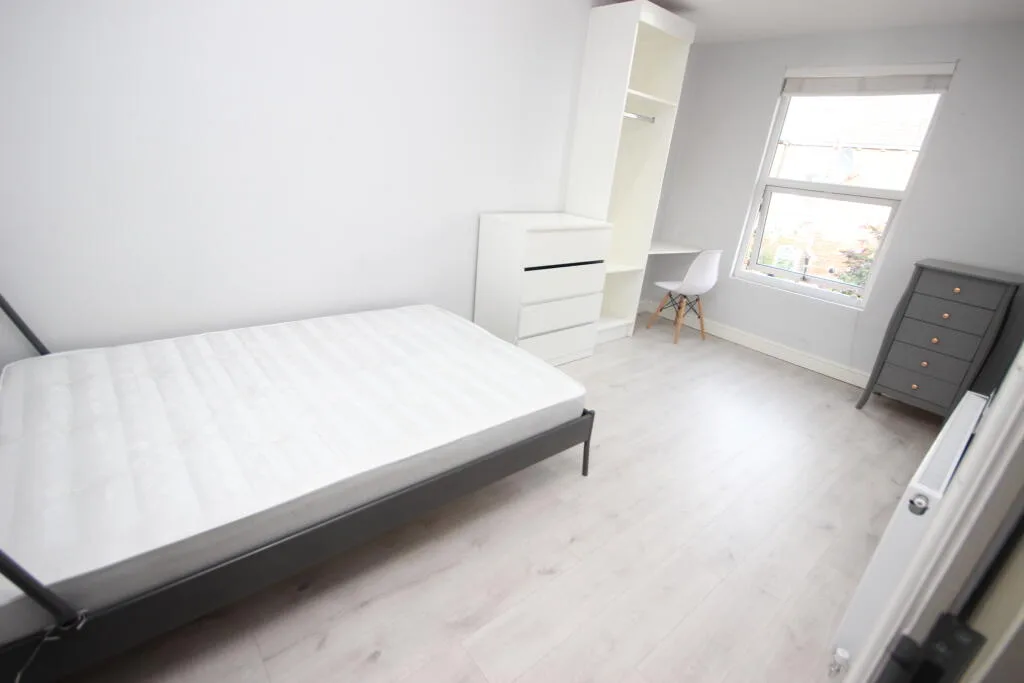 6 bedroom terraced house for rent