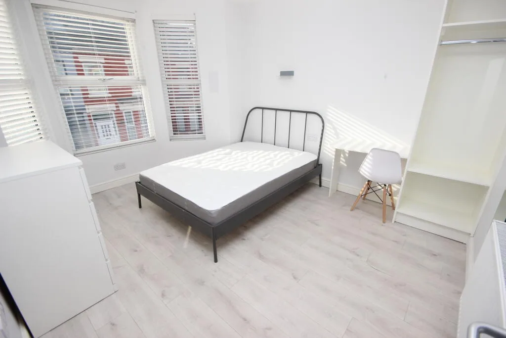 6 bedroom terraced house for rent