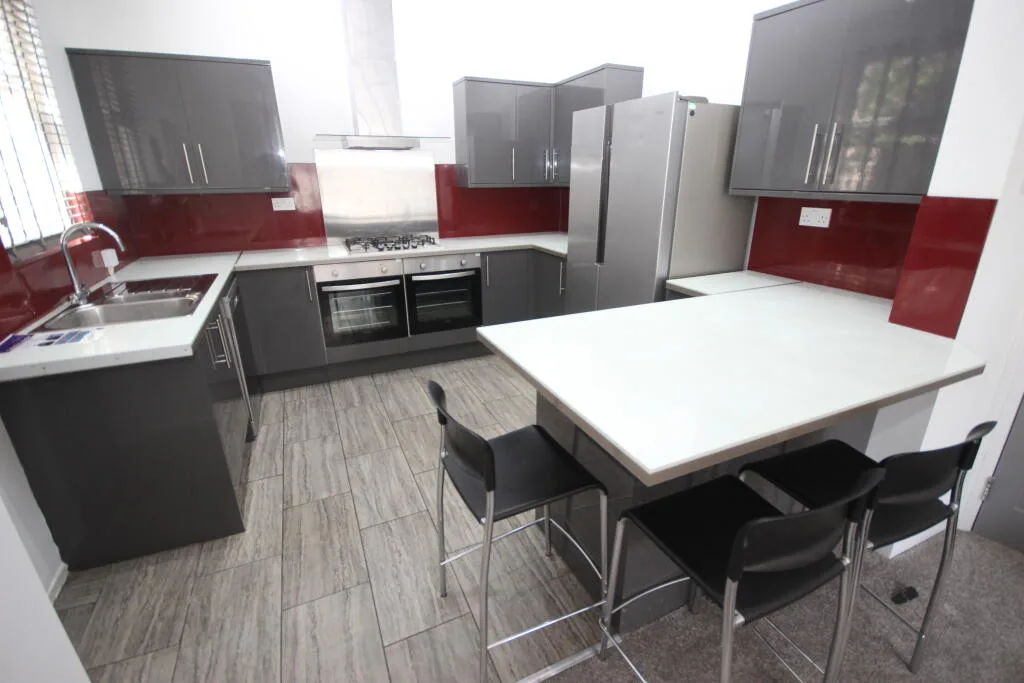 6 bedroom terraced house for rent