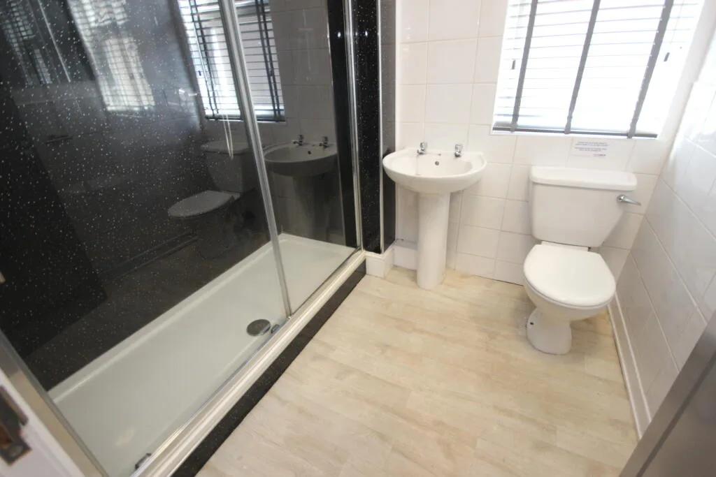6 bedroom terraced house for rent