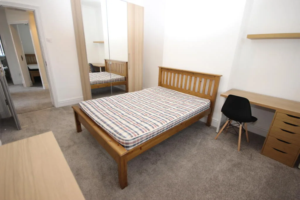 6 bedroom terraced house for rent
