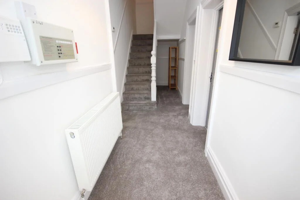 6 bedroom terraced house for rent