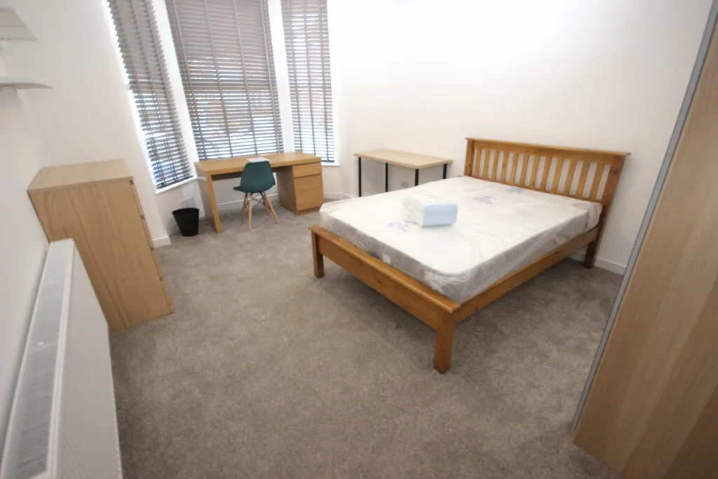 6 bedroom terraced house for rent