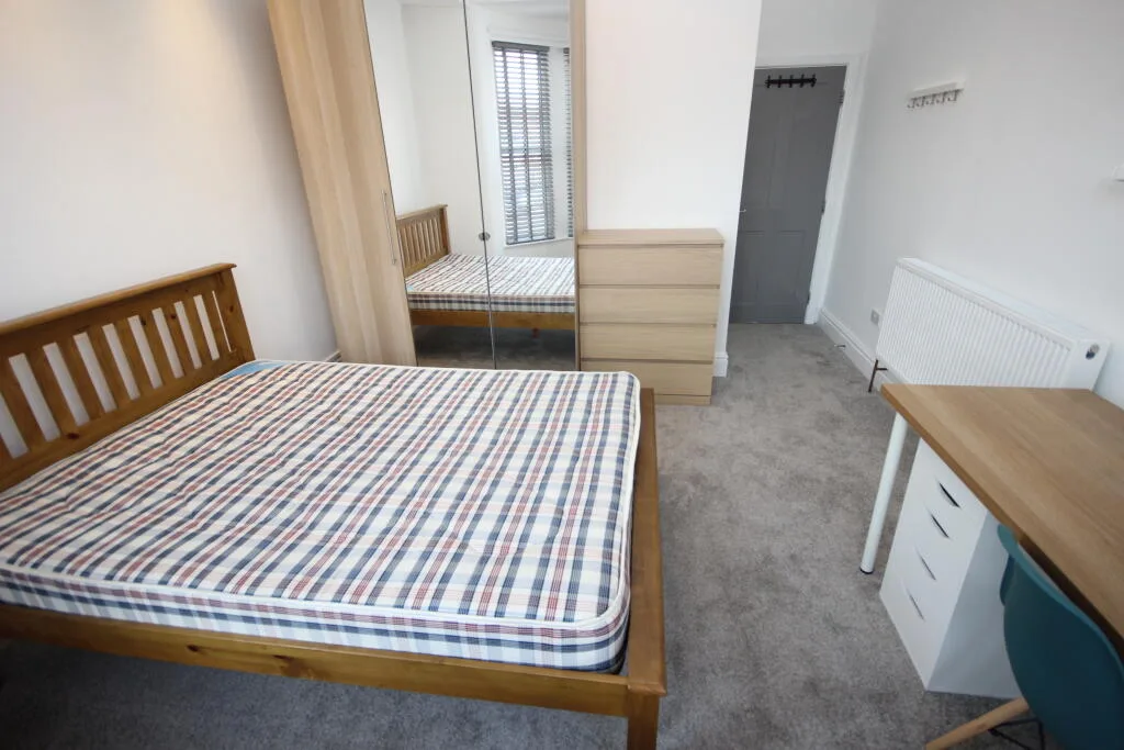 6 bedroom terraced house for rent