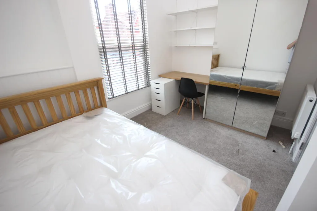6 bedroom terraced house for rent