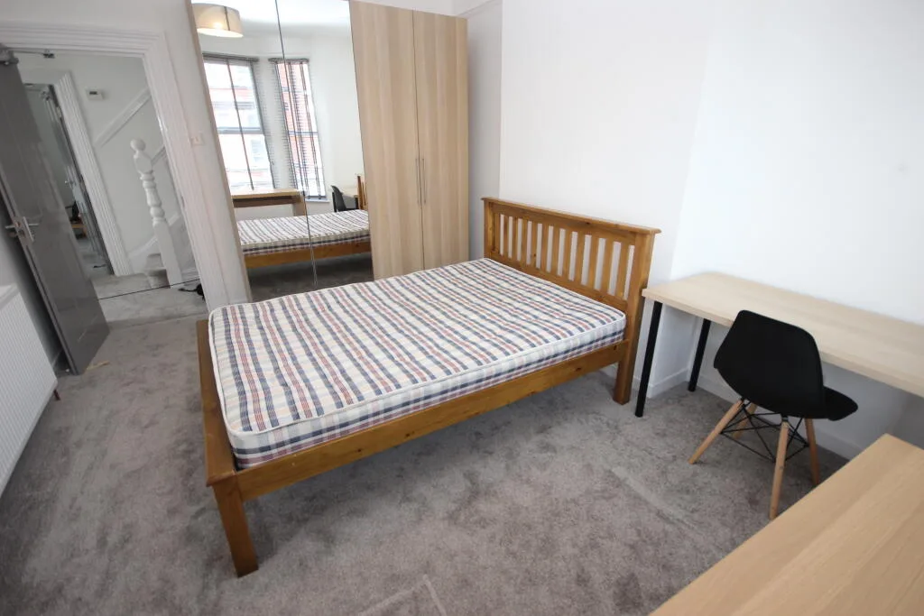 6 bedroom terraced house for rent