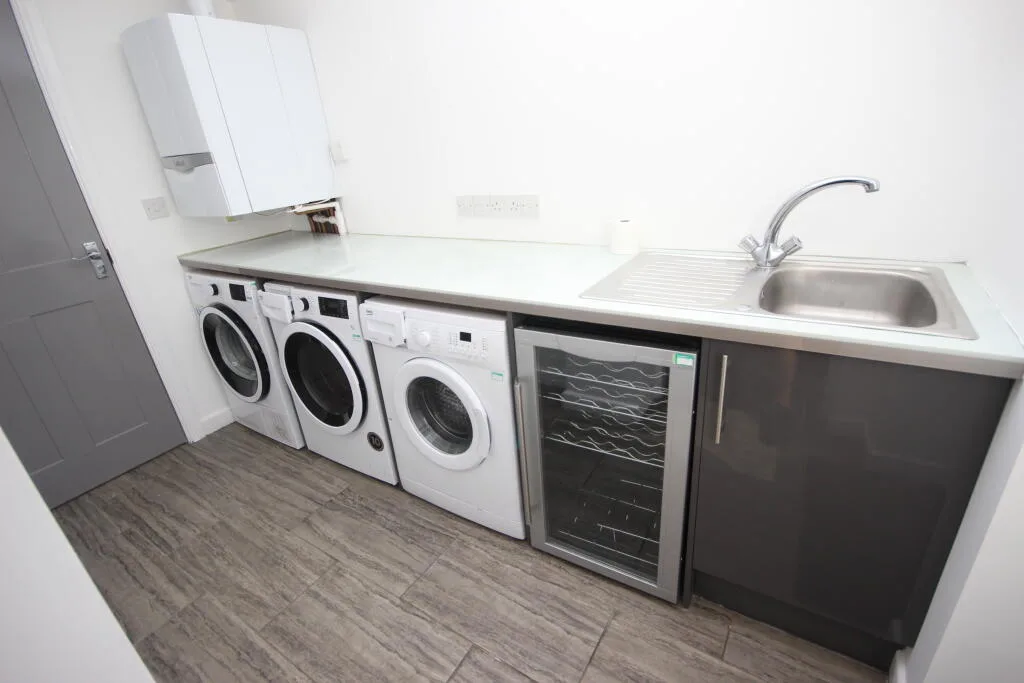 6 bedroom terraced house for rent