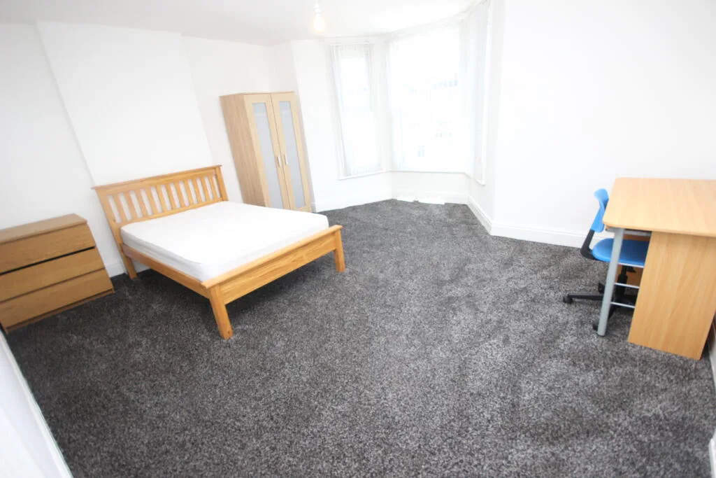 4 bedroom end of terrace house for rent