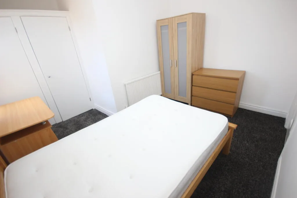 4 bedroom end of terrace house for rent