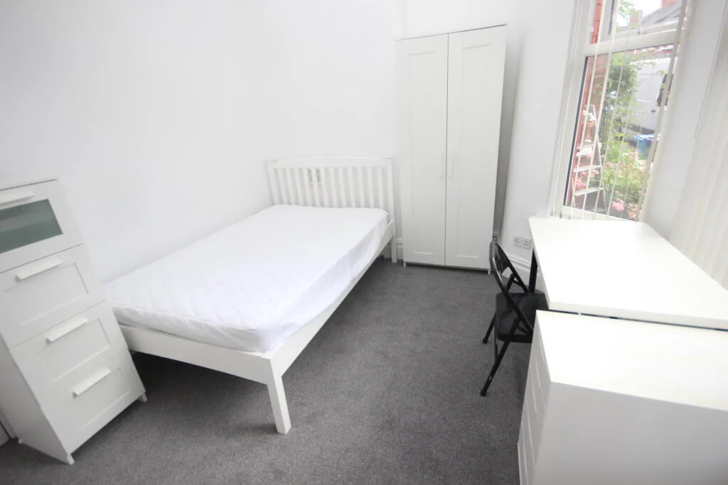 6 bedroom terraced house for rent