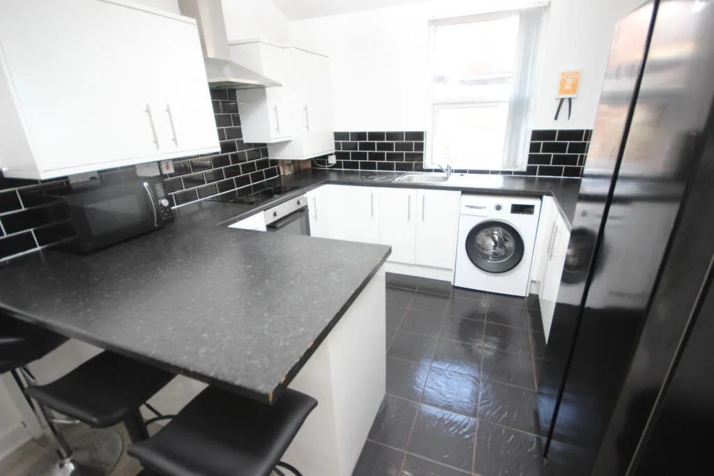 6 bedroom terraced house for rent