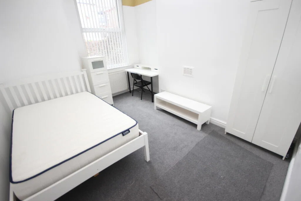 6 bedroom terraced house for rent