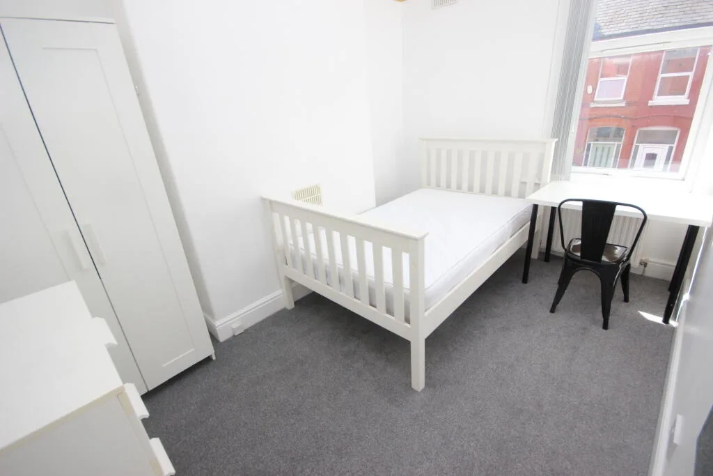 6 bedroom terraced house for rent