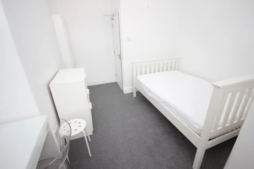 6 bedroom terraced house for rent