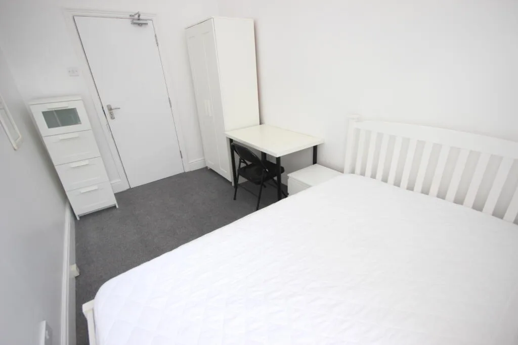 6 bedroom terraced house for rent