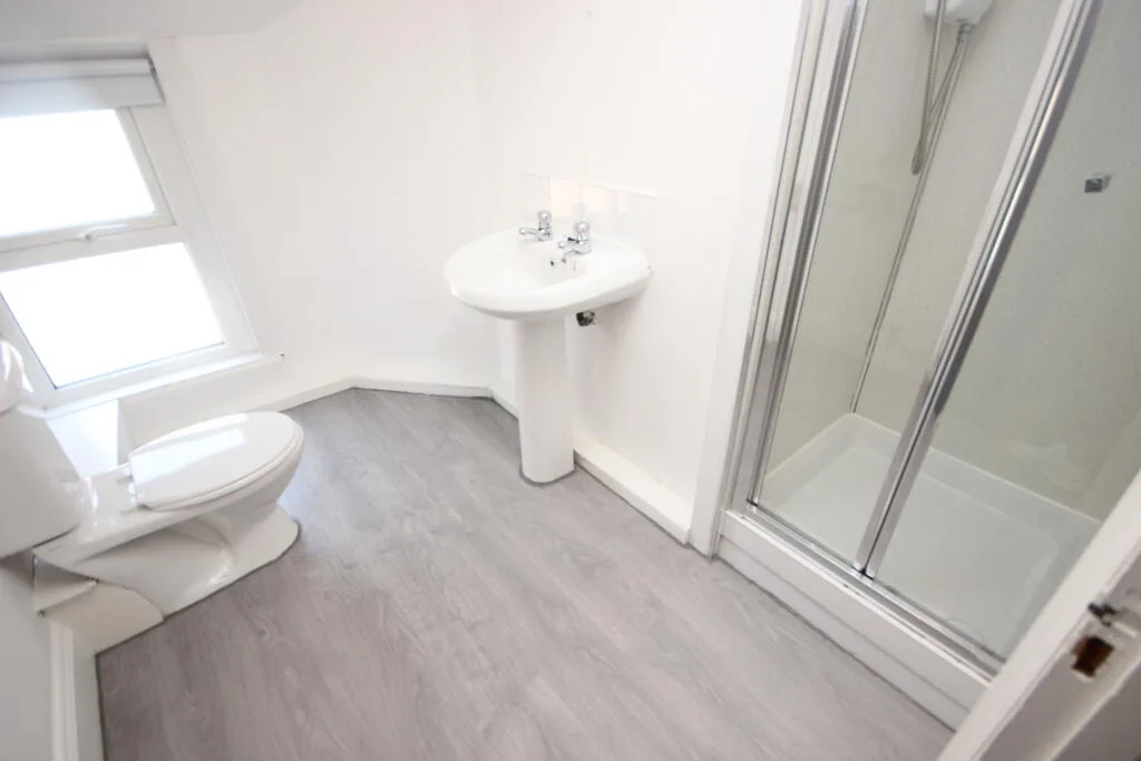 6 bedroom terraced house for rent