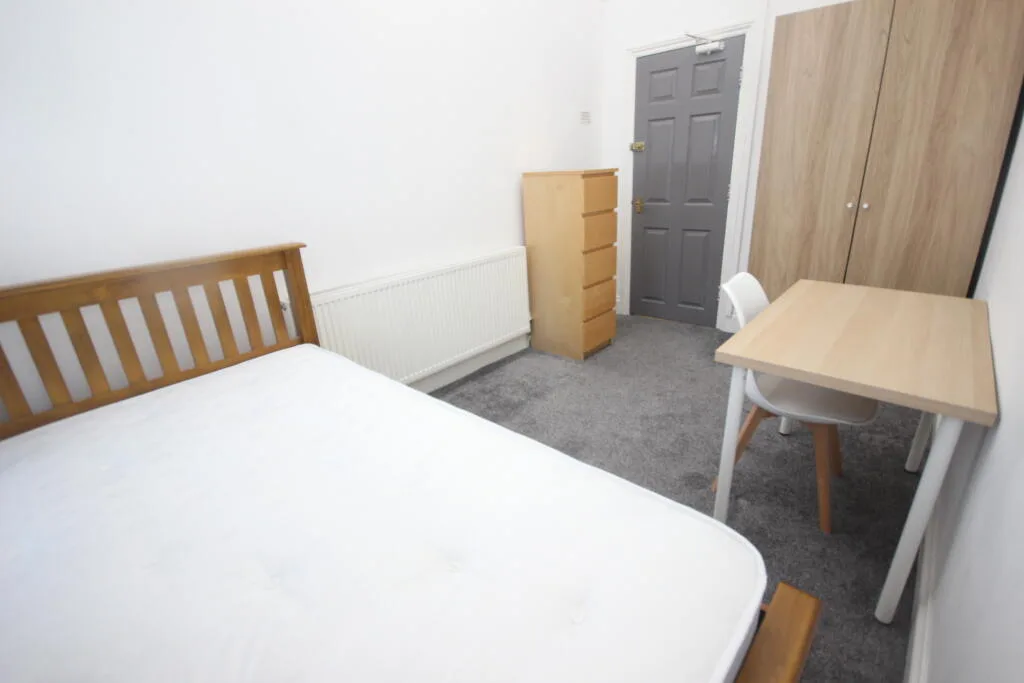 6 bedroom terraced house for rent