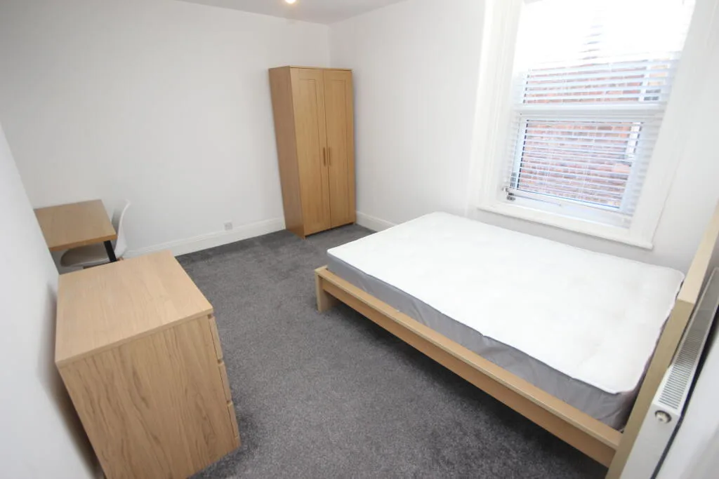 6 bedroom terraced house for rent