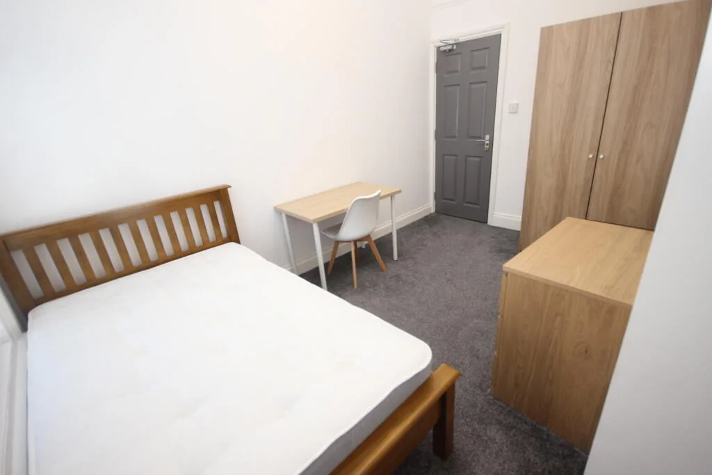 6 bedroom terraced house for rent