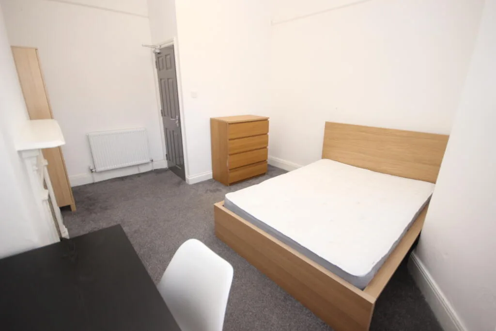 6 bedroom terraced house for rent