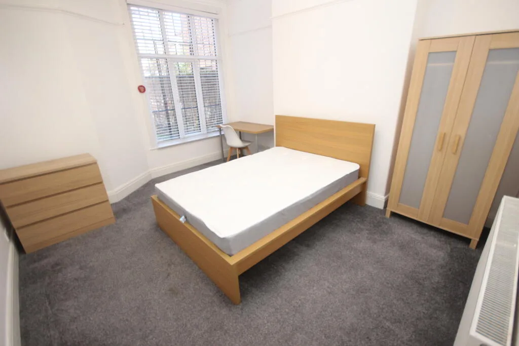 6 bedroom terraced house for rent