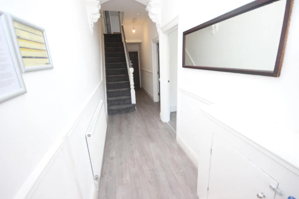 6 bedroom terraced house for rent