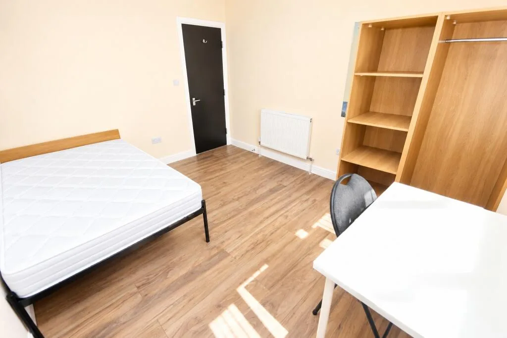 6 bedroom flat for rent