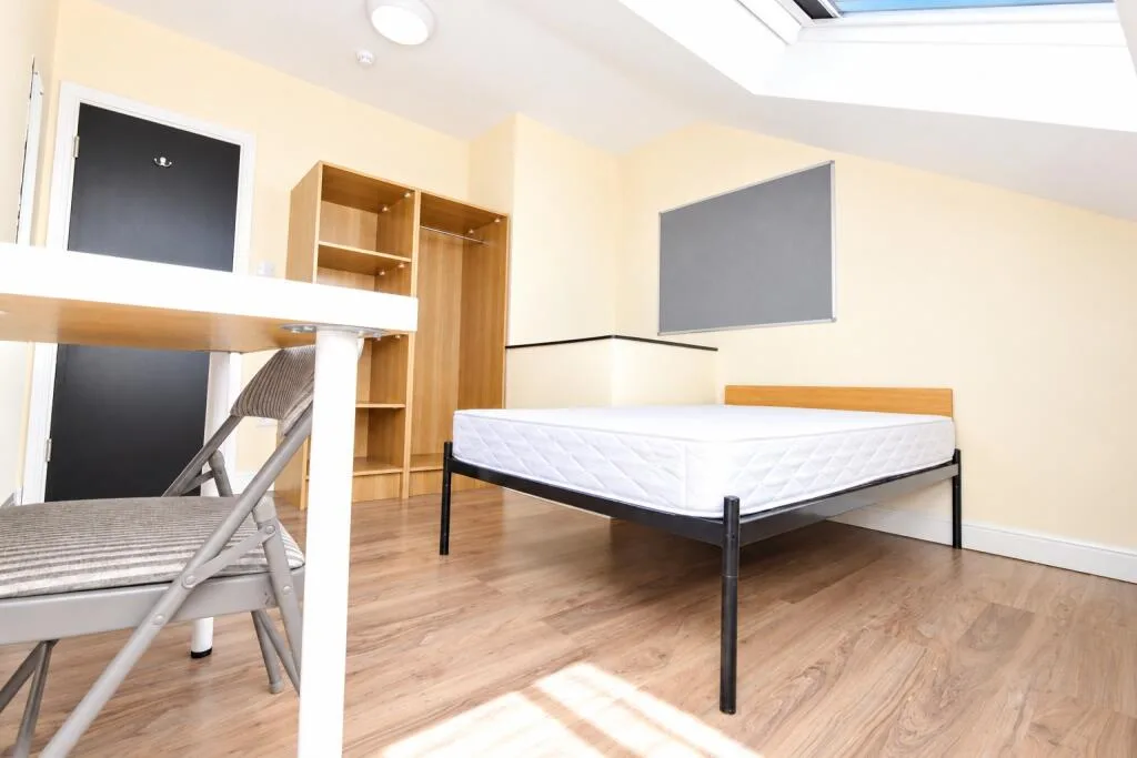 6 bedroom flat for rent