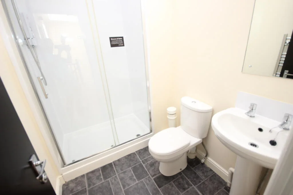 6 bedroom flat for rent