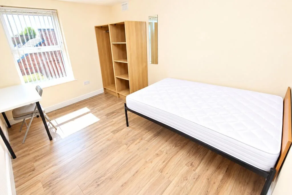 6 bedroom flat for rent