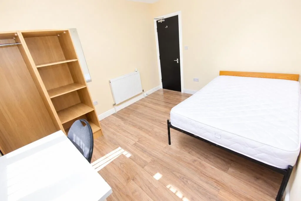 6 bedroom flat for rent