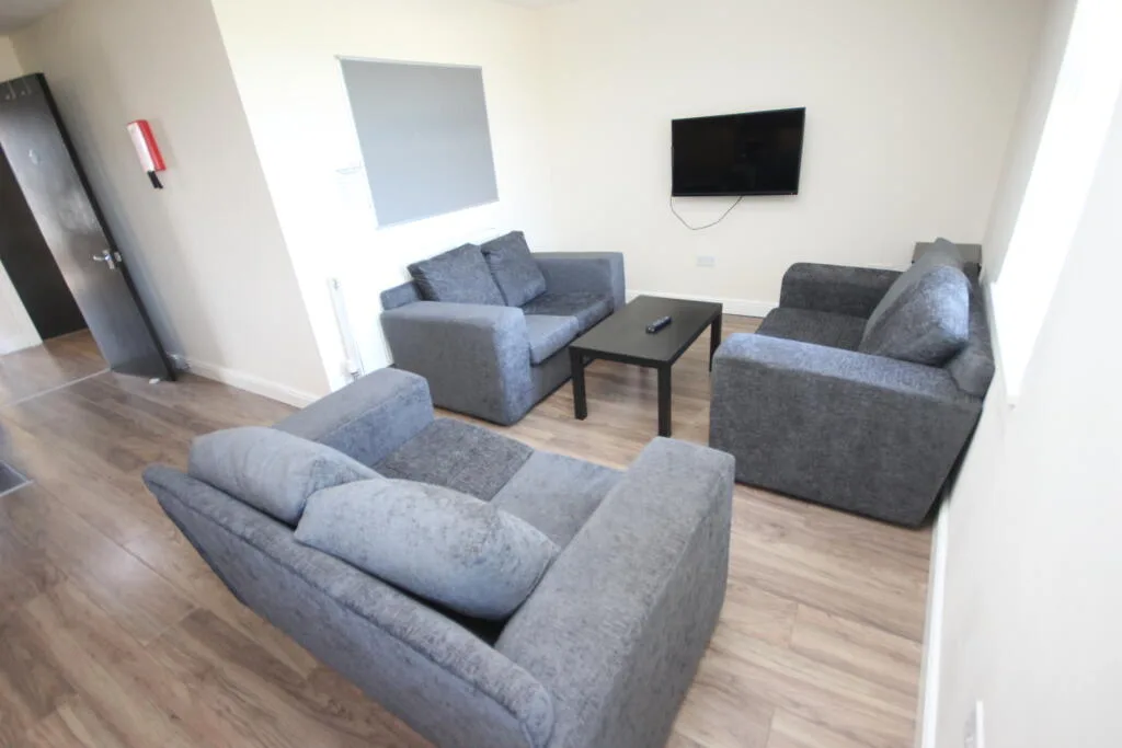 6 bedroom flat for rent
