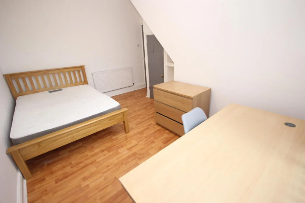 6 bedroom terraced house for rent