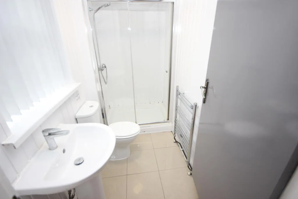 6 bedroom terraced house for rent