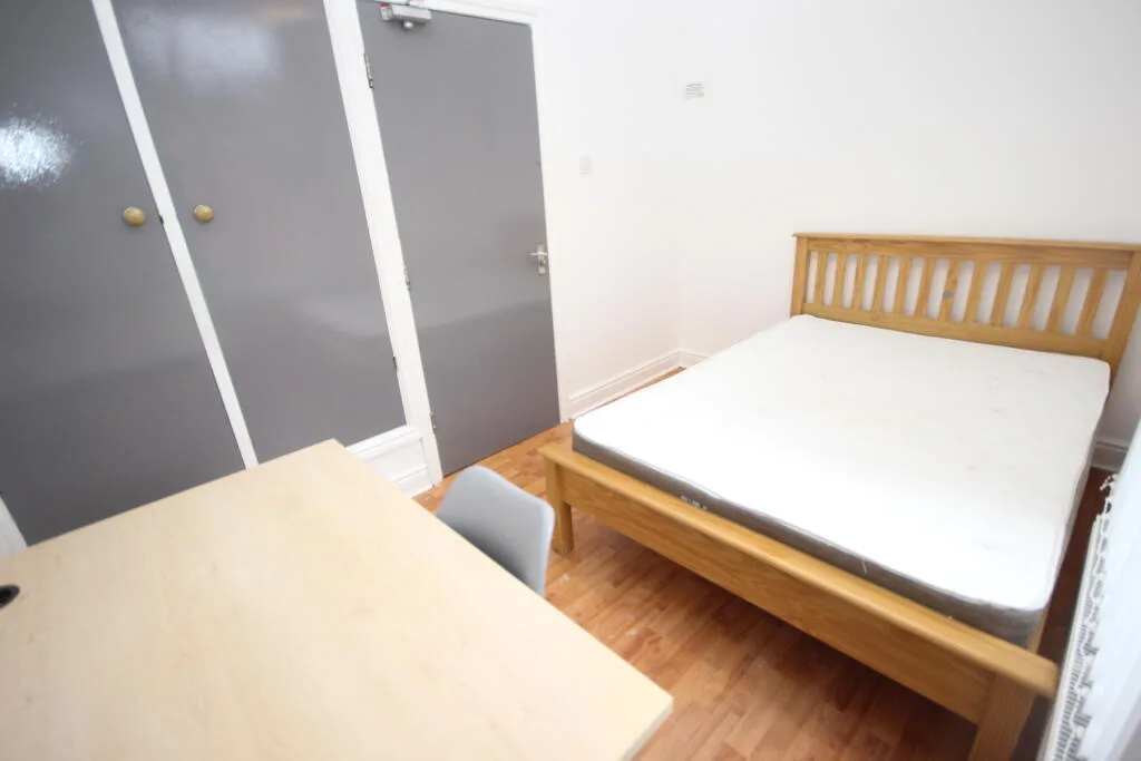 6 bedroom terraced house for rent
