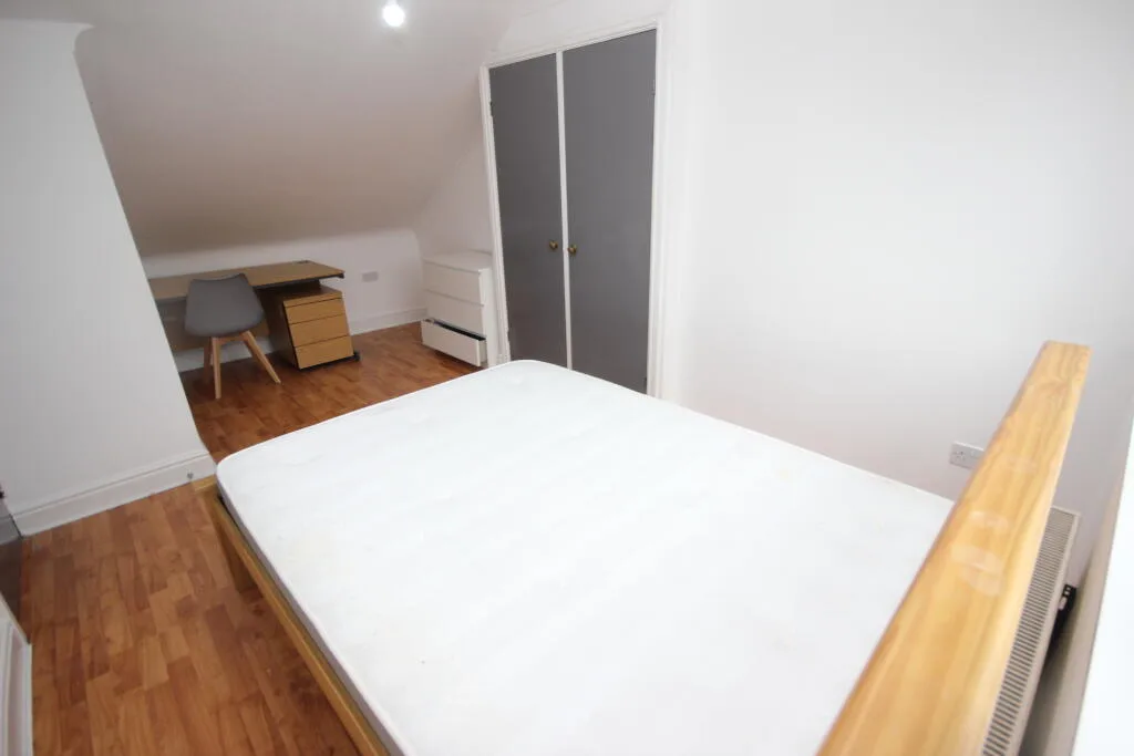 6 bedroom terraced house for rent
