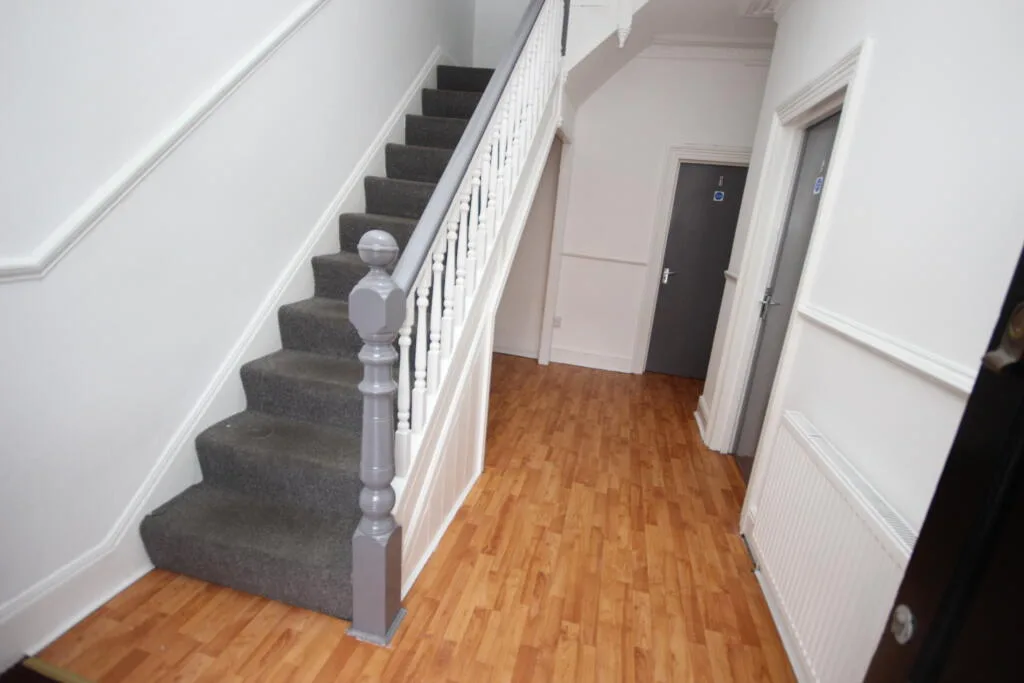 6 bedroom terraced house for rent