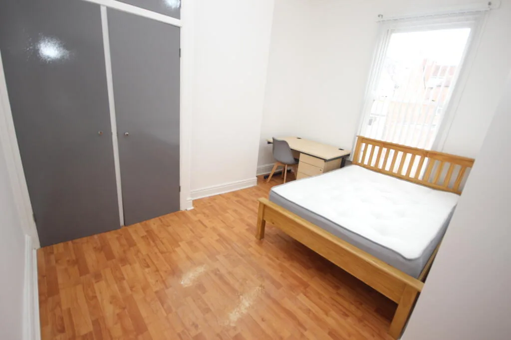 6 bedroom terraced house for rent