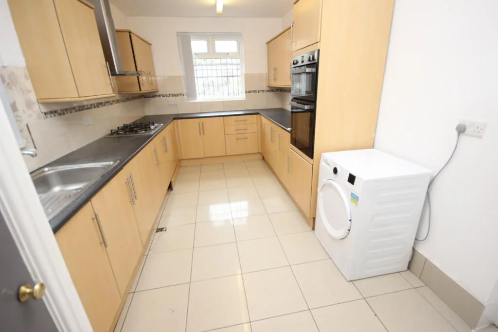 6 bedroom terraced house for rent