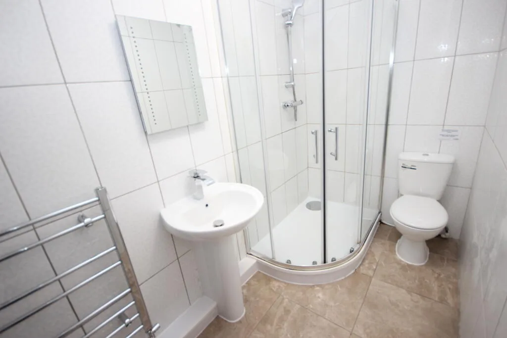 8 bedroom flat for rent